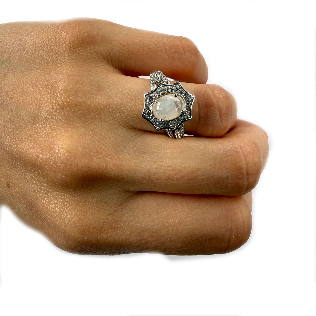 Anillo de plata con piedra de la luna y circones blancos