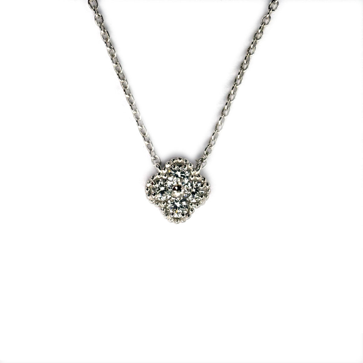 Collar de plata con dije de flor de cuatro diamantes de laboratorio