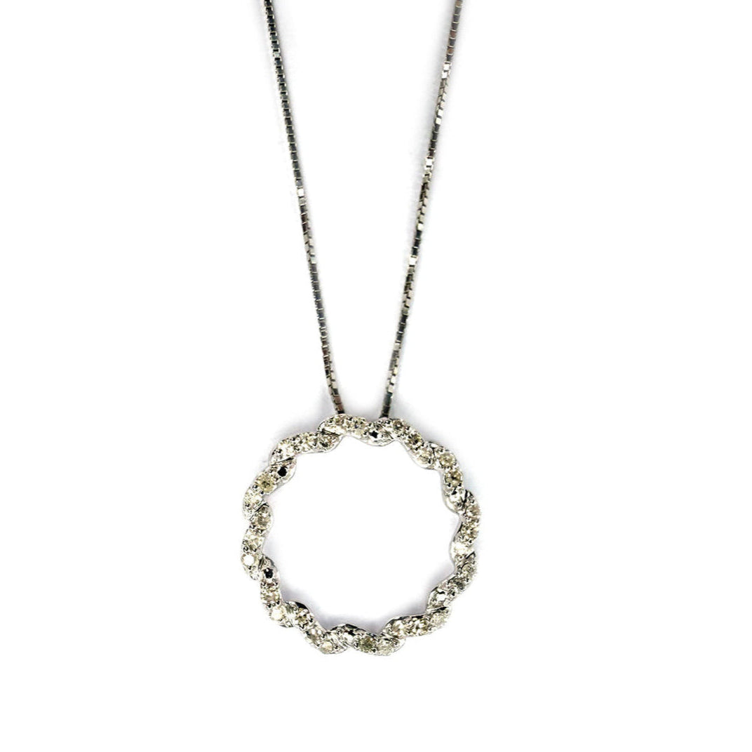 Collar de plata con dije de círculo trenzado de diamantes de laboratorio 0.33ctw