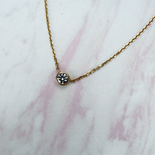 Collar en oro amarillo 10K con punto de luz de diamante de laboratorio 0.20ct