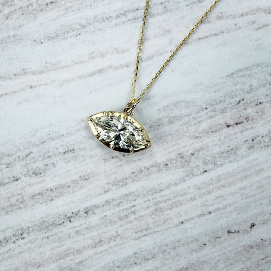 Collar en oro amarillo 14K con dije de diamante marquesa de laboratorio 2.03ct
