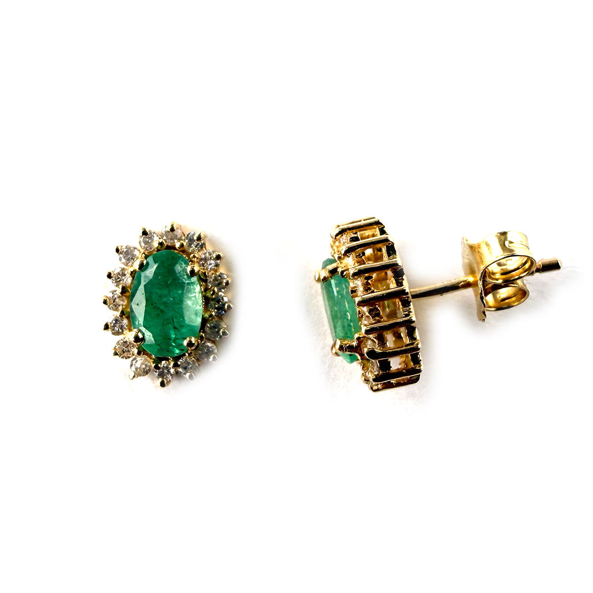 Aretes de oro amarillo 14k con esmeraldas ovaladas 0.75ctw y halo de diamantes 0.25ctw
