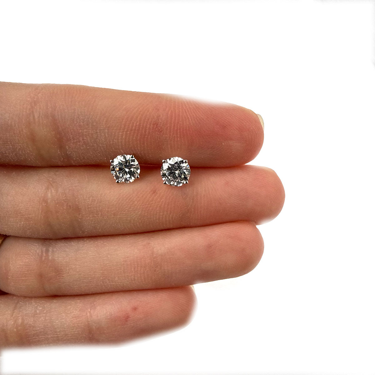 Aretes studs de diamante de laboratorio 1.5ctw en oro blanco 14k