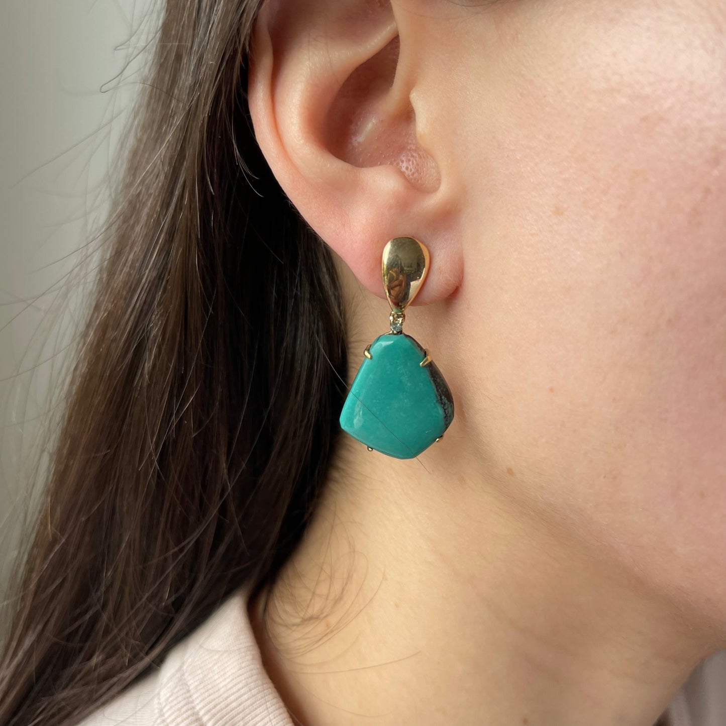 Aretes en oro amarillo de 14k con turquesa y diamante