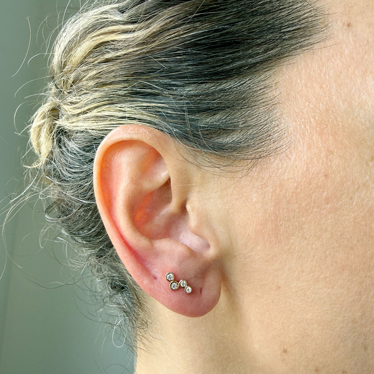 Arete en oro amarillo 14k con 4 circonitas biseladas