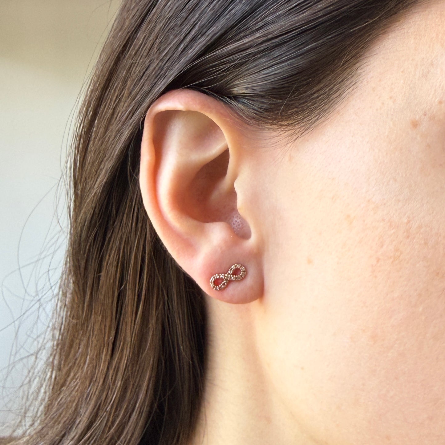 Aretes infinito en oro rosa 14k y diamantes 0.09ctw