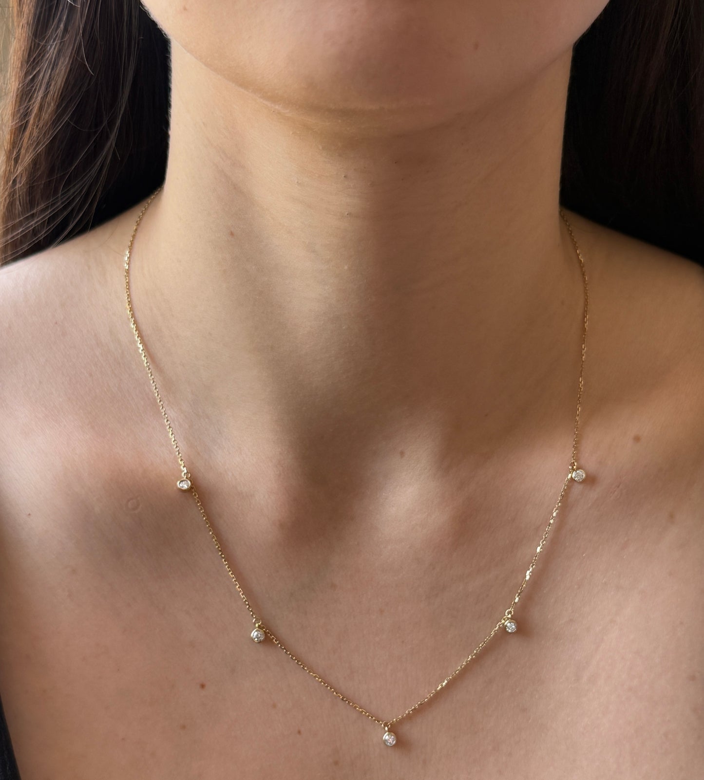 Collar de oro amarillo 10k con diamantes biselados colgantes 0.25ctw