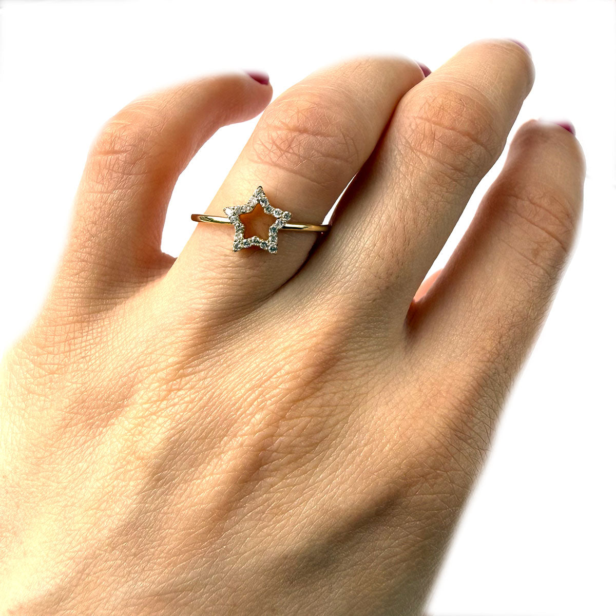 Anillo en oro amarillo 14K con estrella delineada de diamantes 0.12ctw