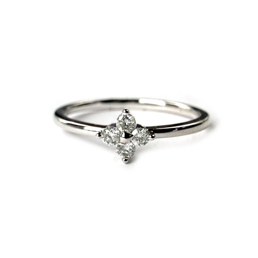 Anillo en oro blanco 14K con florcita de cuatro diamantes 0.11ctw
