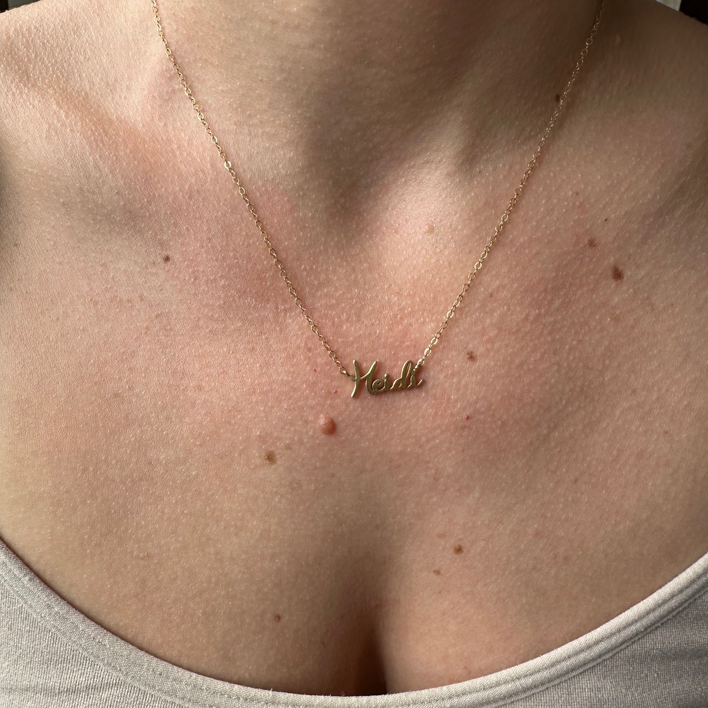 Collar con nombre calado