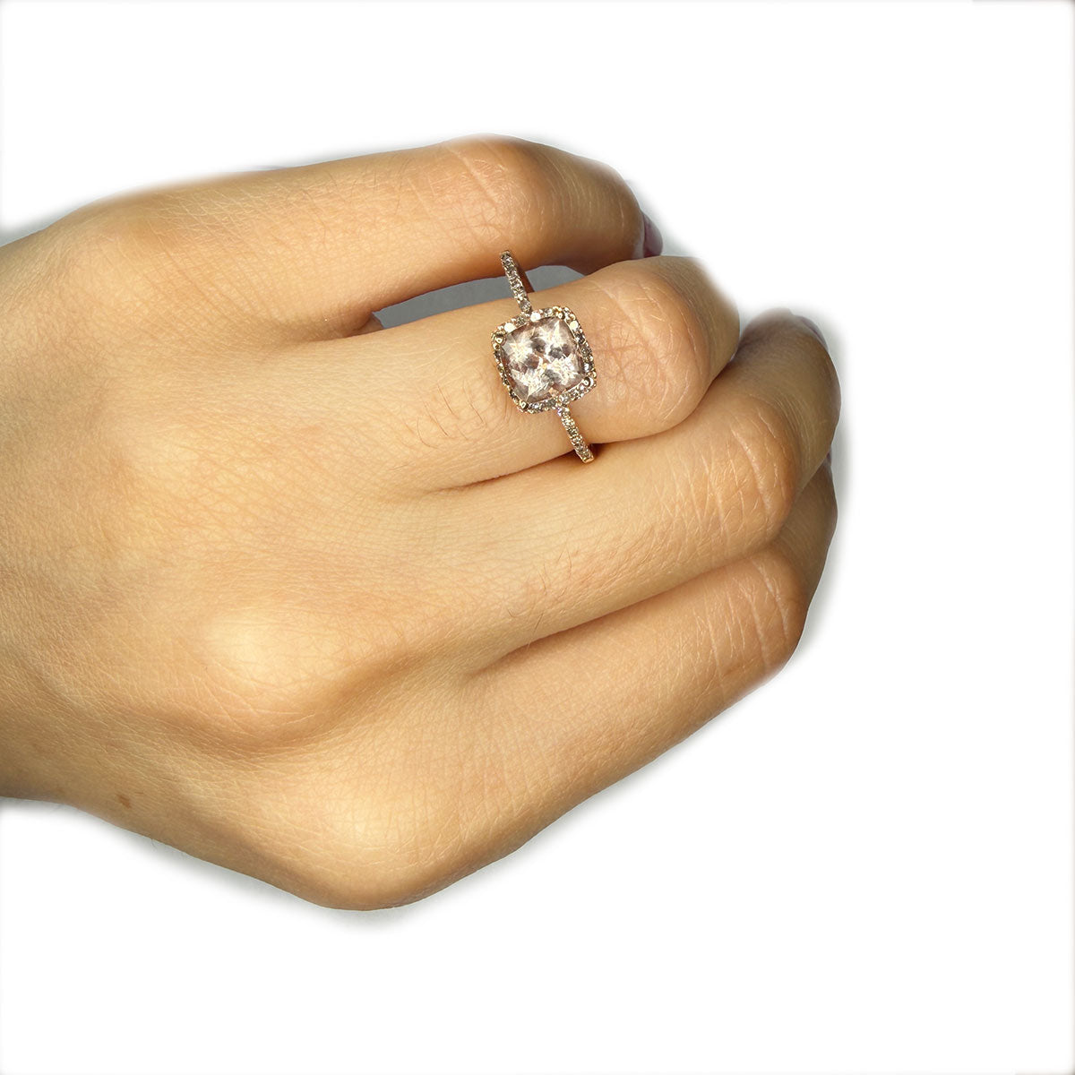 Anillo en oro rosa 10k con morganita y diamantes 0.17ctw