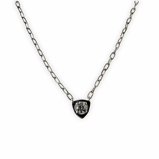 Collar de plata con dije triangular y diamante de laboratorio