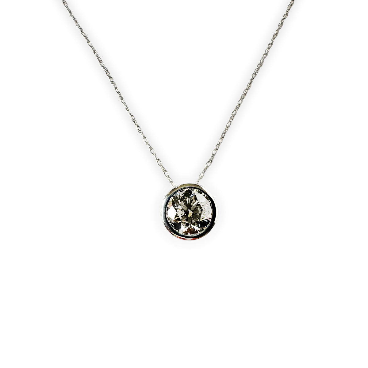 Collar de punto de luz biselado de diamante de laboratorio de 1 quilate en oro blanco 14k
