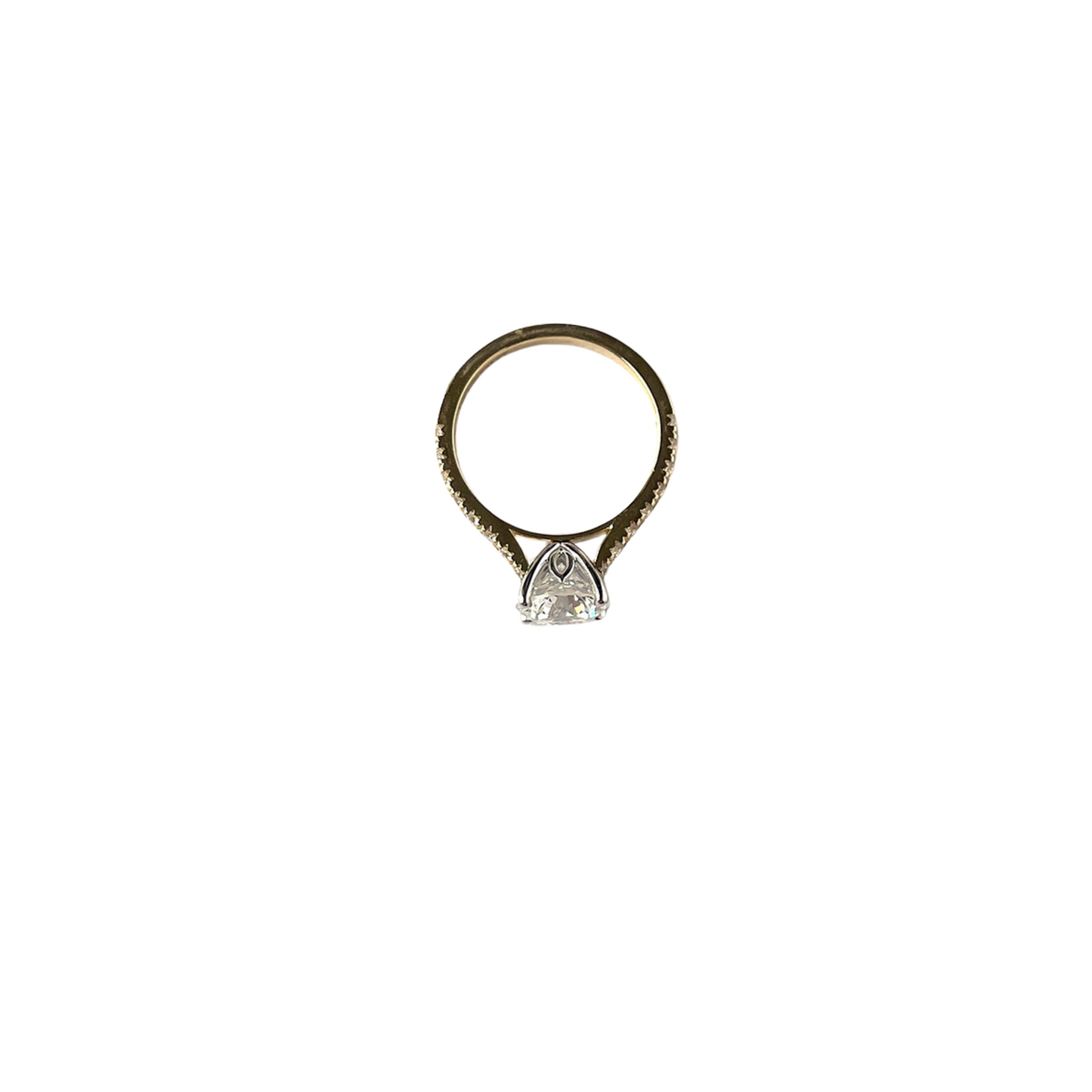 Set de anillo de compromiso y medio cintillo en oro amarillo 14k con diamante central de 2ct. diamantes de laboratorio 2.80ctw con reporte de laboratorio