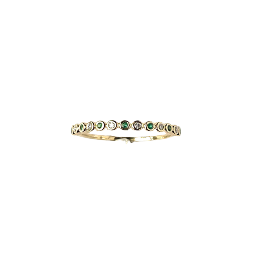 Anillo en oro amarillo 14k con esmeraldas y diamantes 0.10ctw redondos biselados pequeños