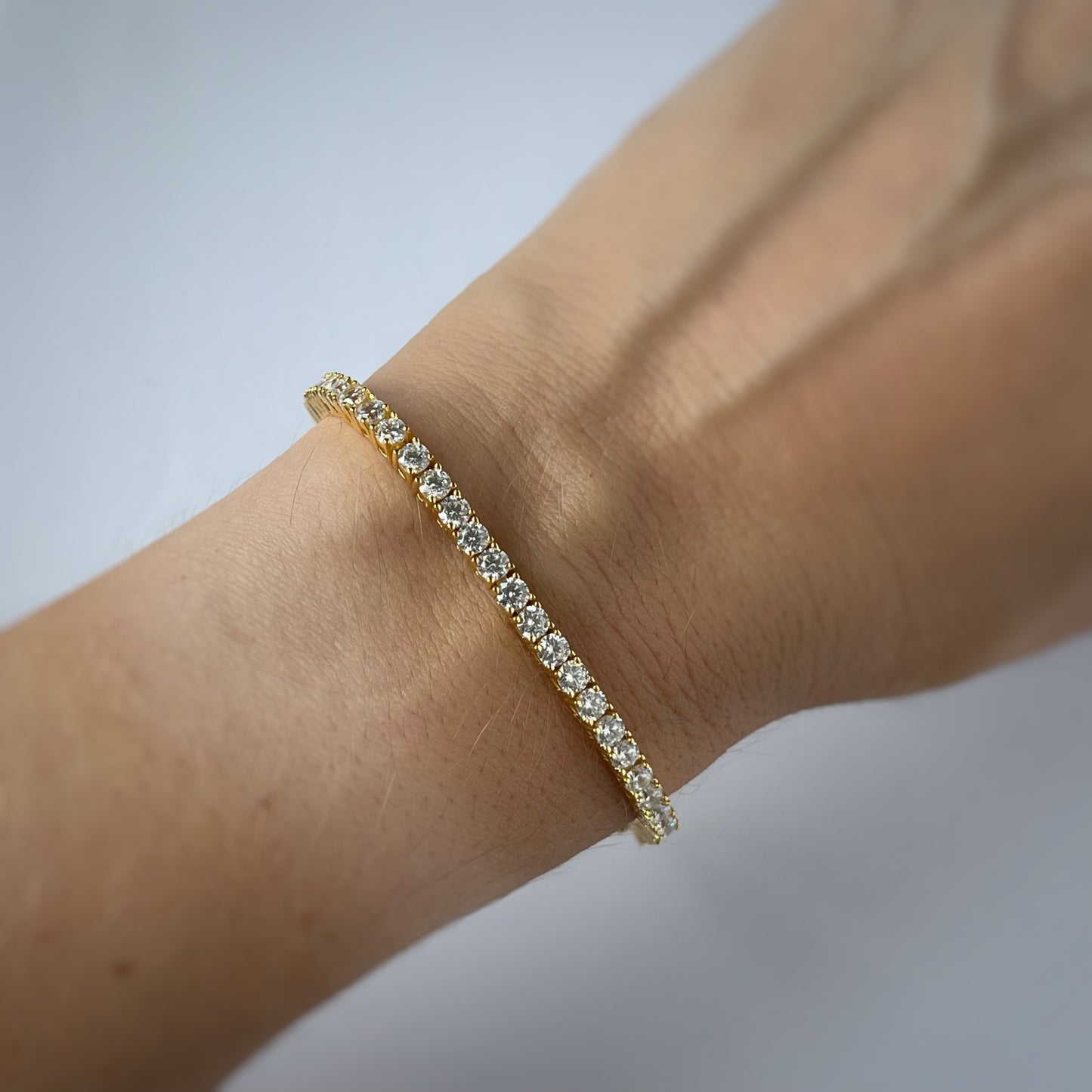 Pulsera tipo tenis en plata con baño de oro de circonitas 3ctw