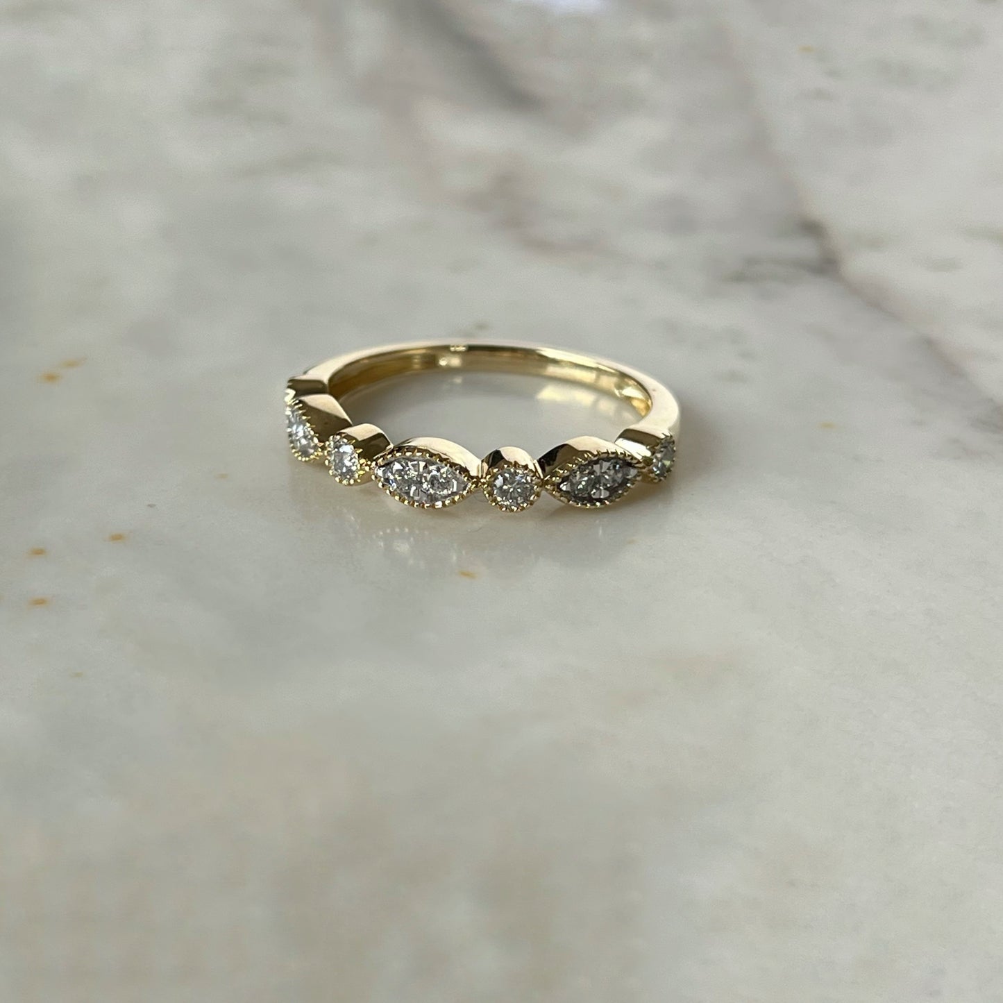 Anillo en oro amarillo 14K y diamantes 0.25 ctw