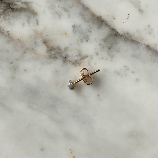 Arete single diamante 0.05ct y esmalte gris en oro rosa 18k