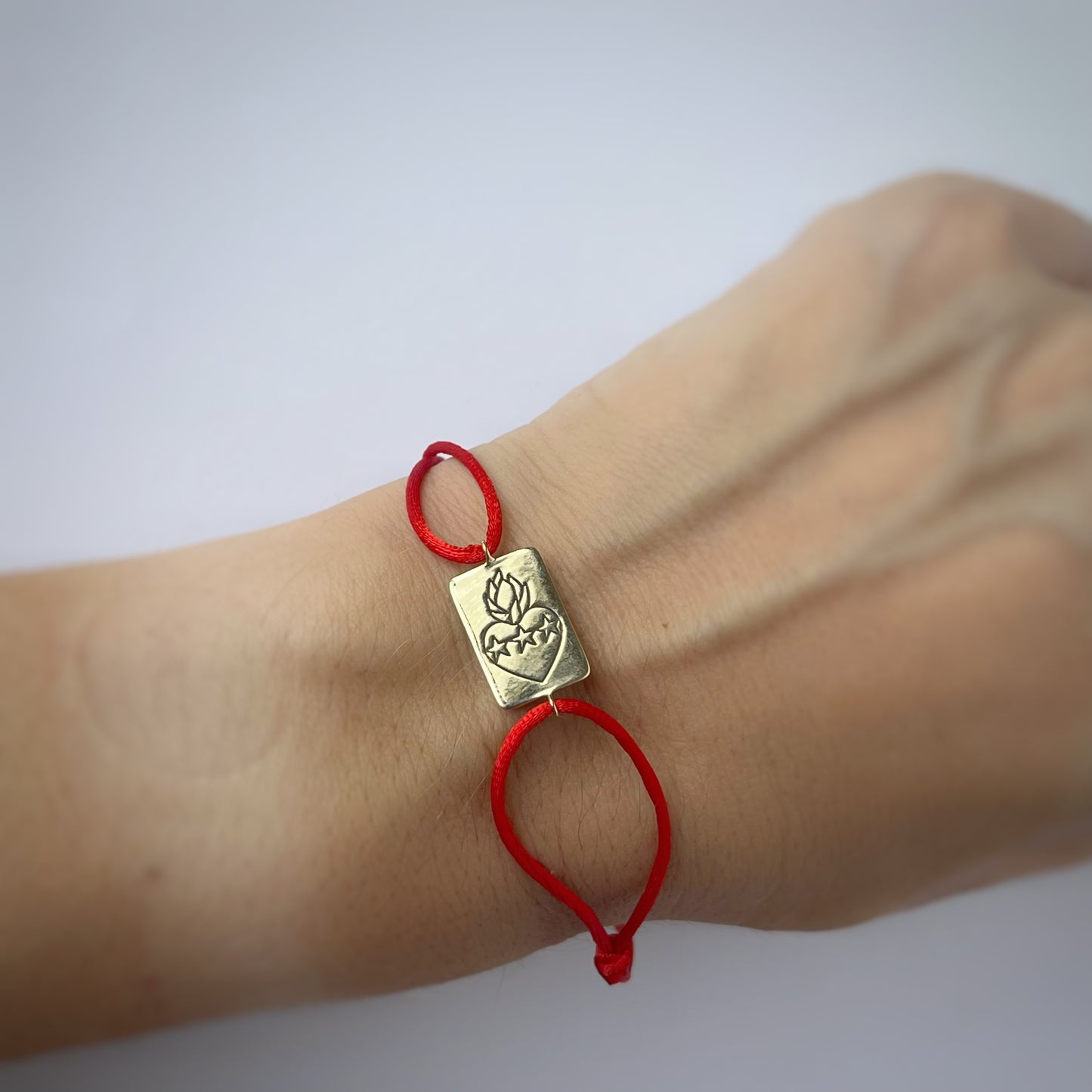 Pulsera de cordón con escapulario rectangular en oro 14k