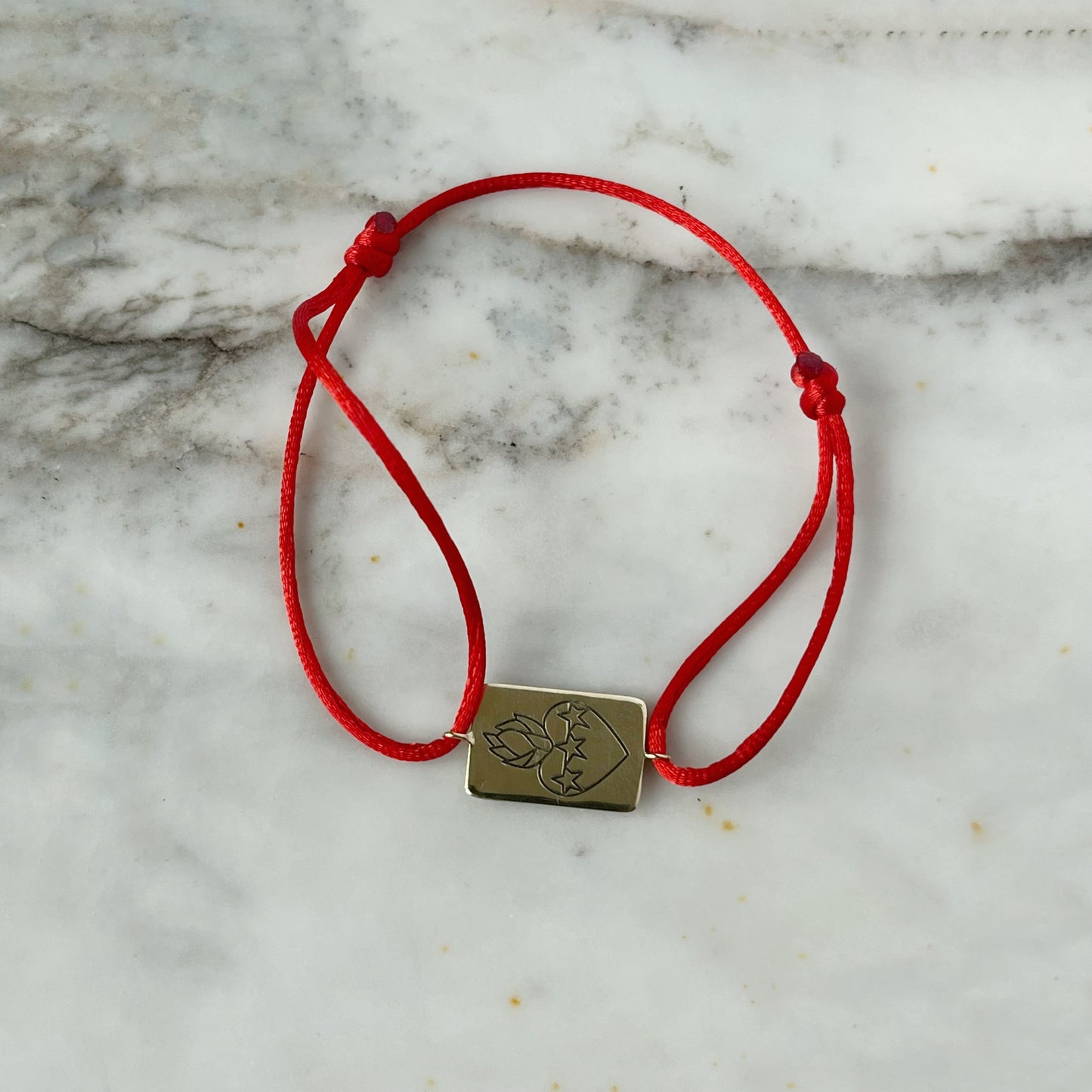 Pulsera de cordón con escapulario rectangular en oro 14k