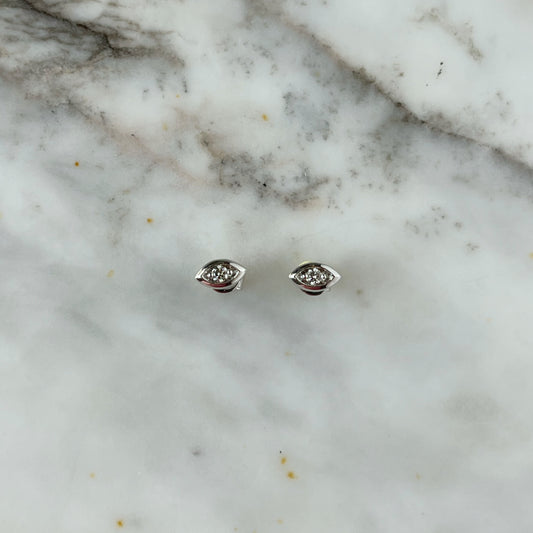 Aretes en oro blanco 10k en forma de marquesa con diamante 0.08ctw