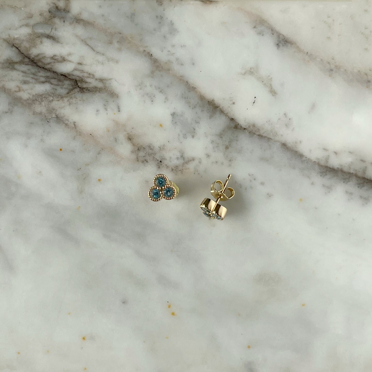Aretes trio topacio azul en oro amarillo 14k