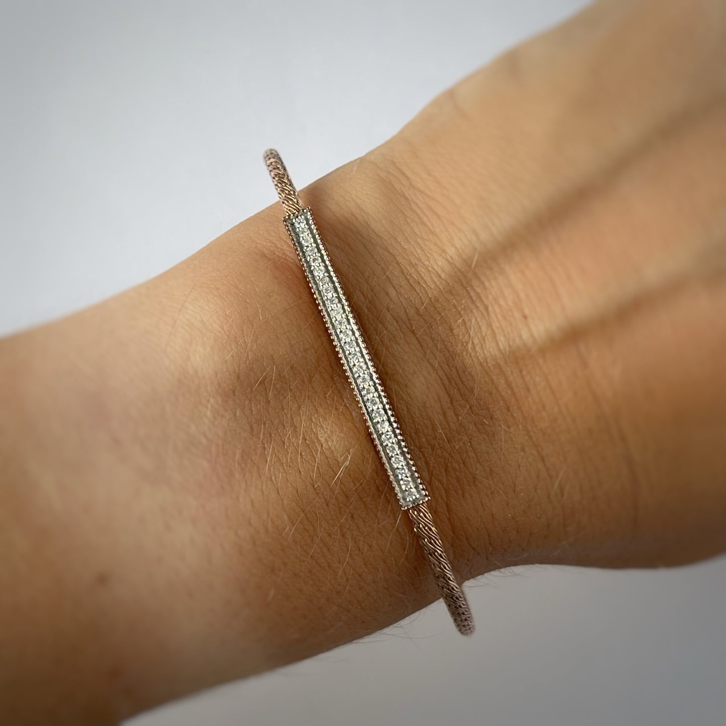 Pulsera flexible de plata con baño de oro rosa y diamantes 0.25 ctw