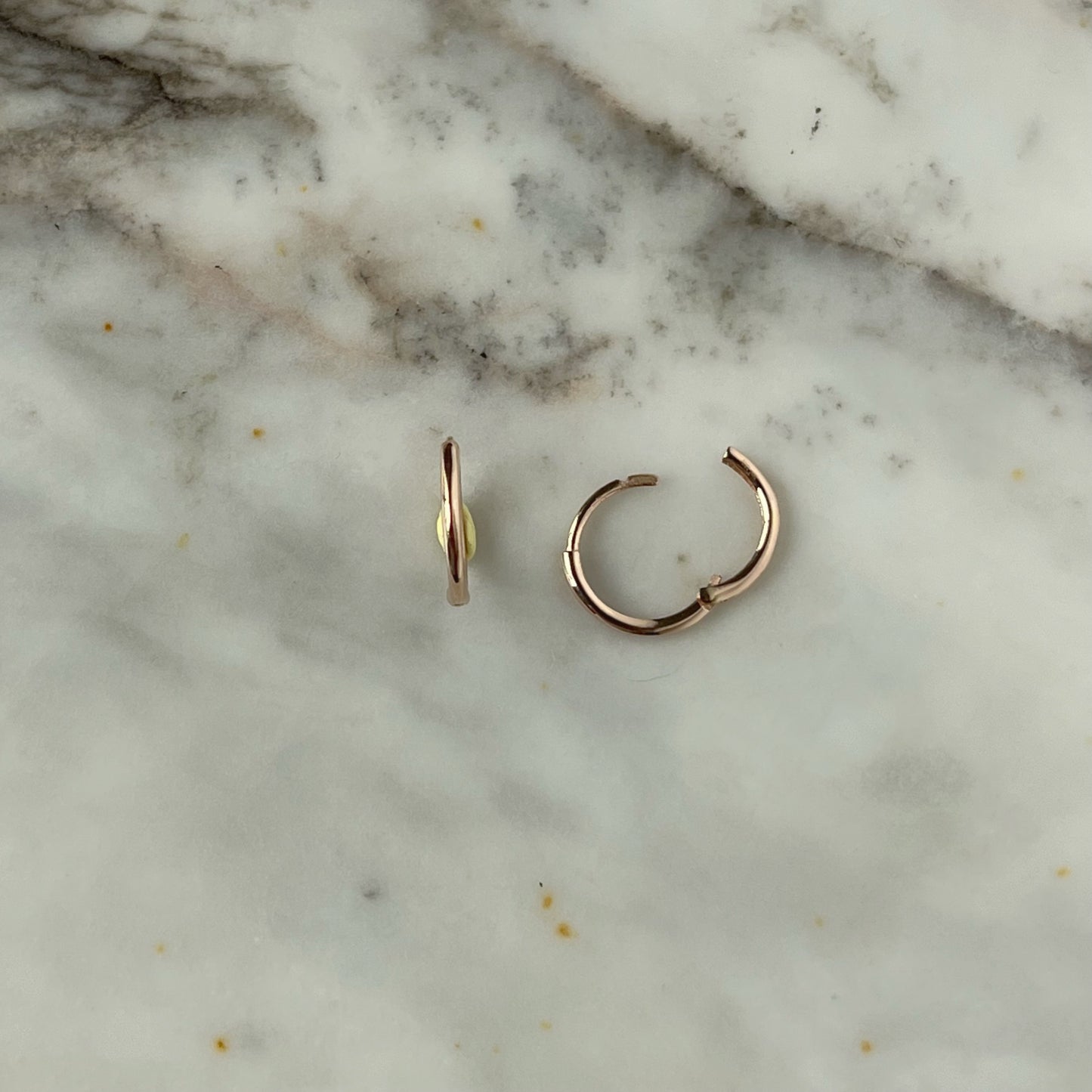 Argollas mini de oro rosa 14k