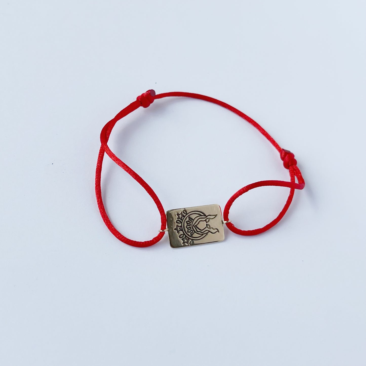 Pulsera de cordón con escapulario rectangular en oro 14k