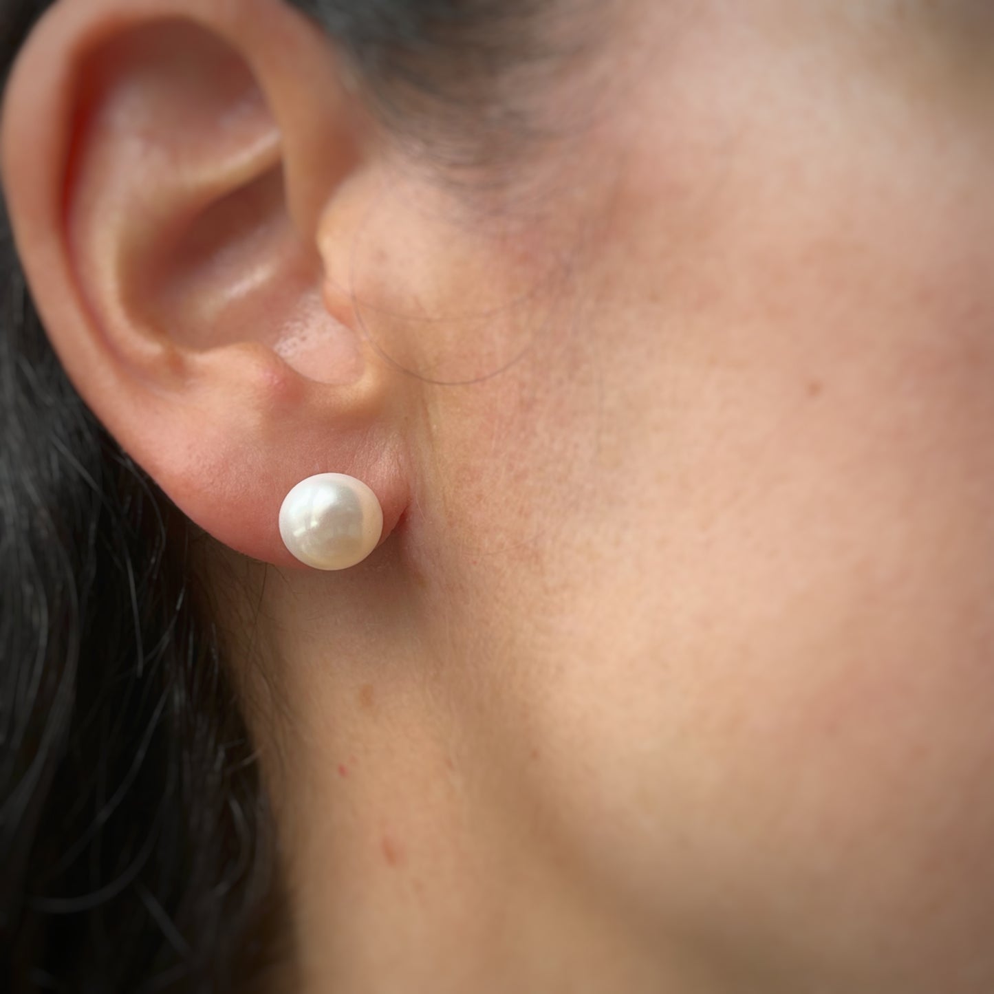 Aretes botones de perlas y oro amarillo 14k