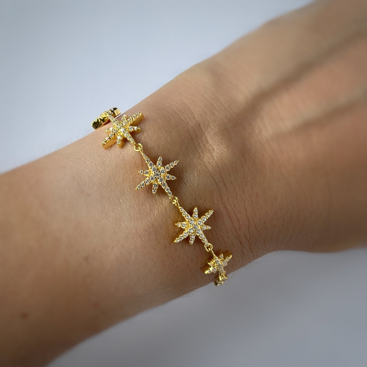 Pulsera de plata en baño de oro amarillo de estrellas tipo bolo