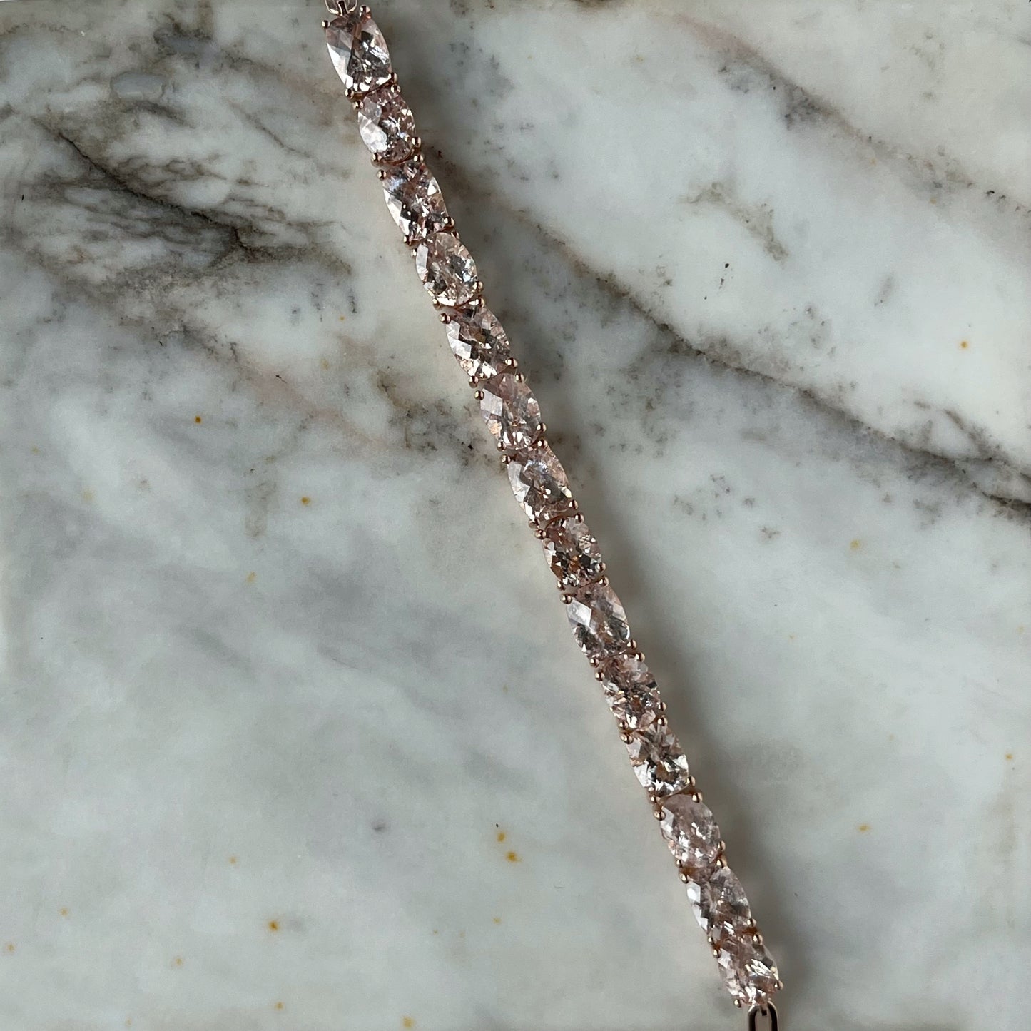 Pulsera de plata con baño de oro rosa y morganitas