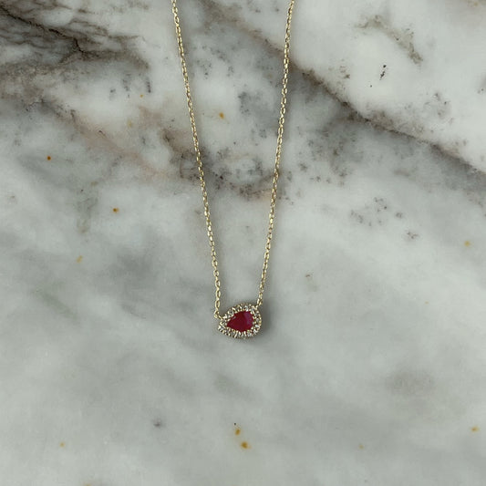 Collar en oro amarillo 14k con gota de rubí 0.17ctw y halo de diamantes 0.04ctw