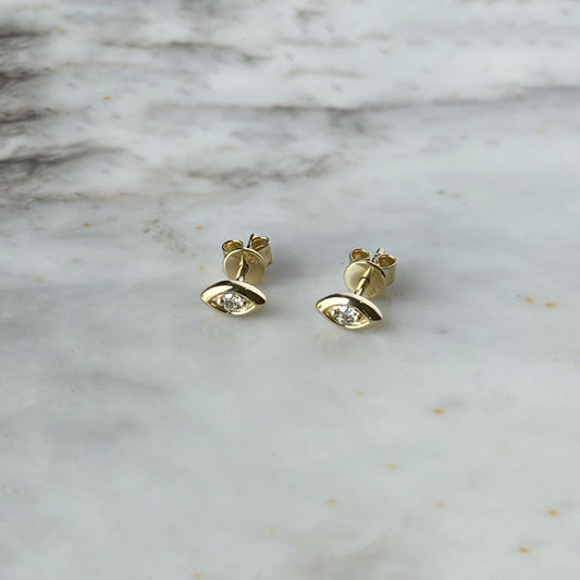 Aretes en oro amarillo 10k en forma de marquesa con diamante 0.08ctw