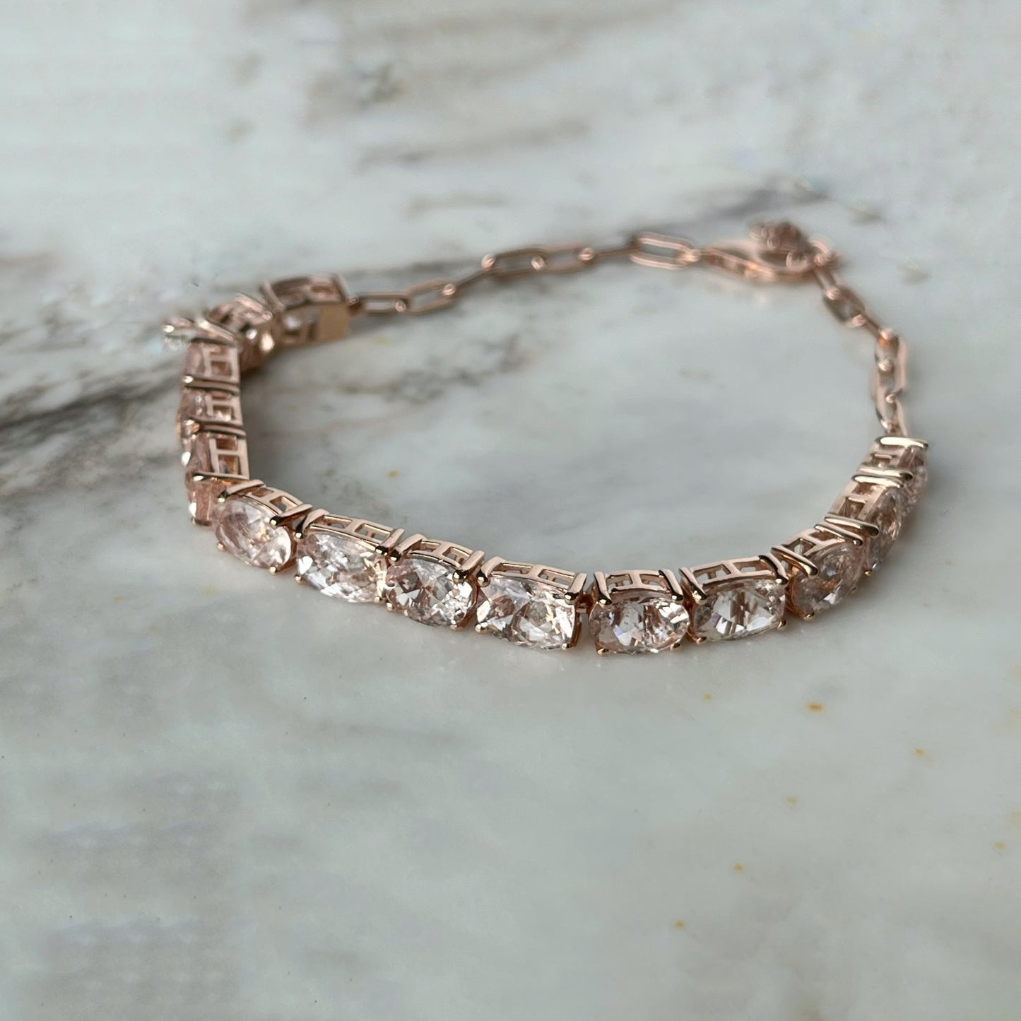 Pulsera de plata con baño de oro rosa y morganitas
