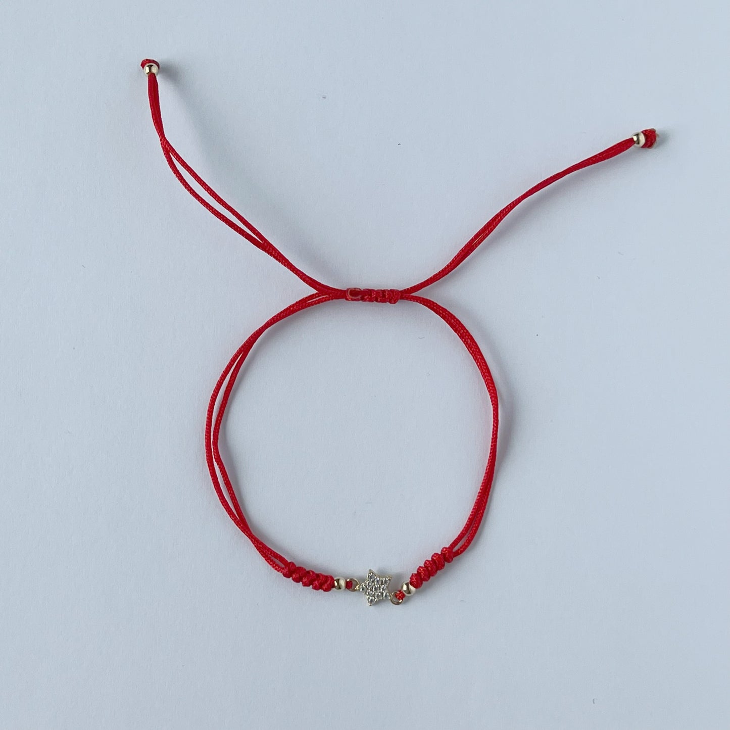Pulsera cordón rojo estrella completa en oro de 14K