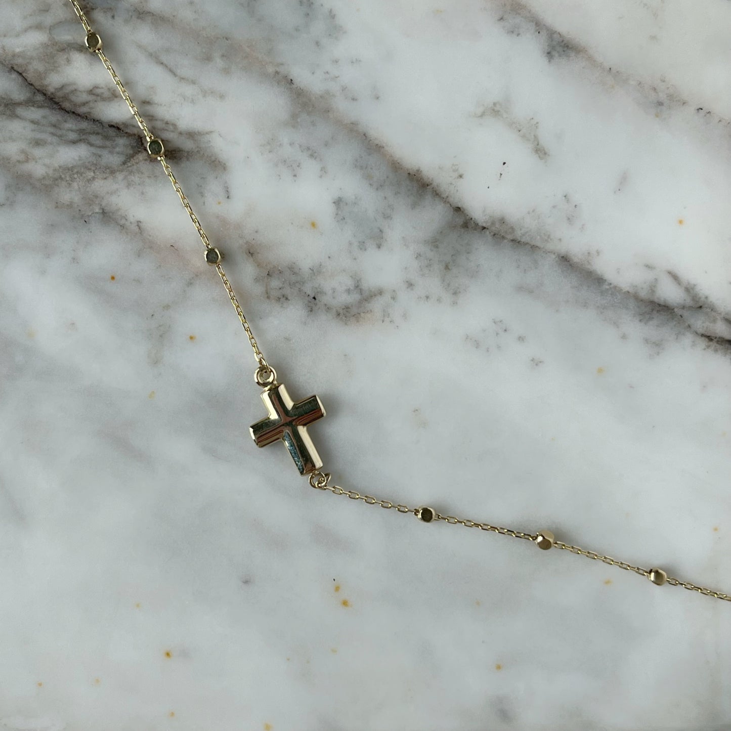 Pulsera en oro de 14k amarillo con cruz