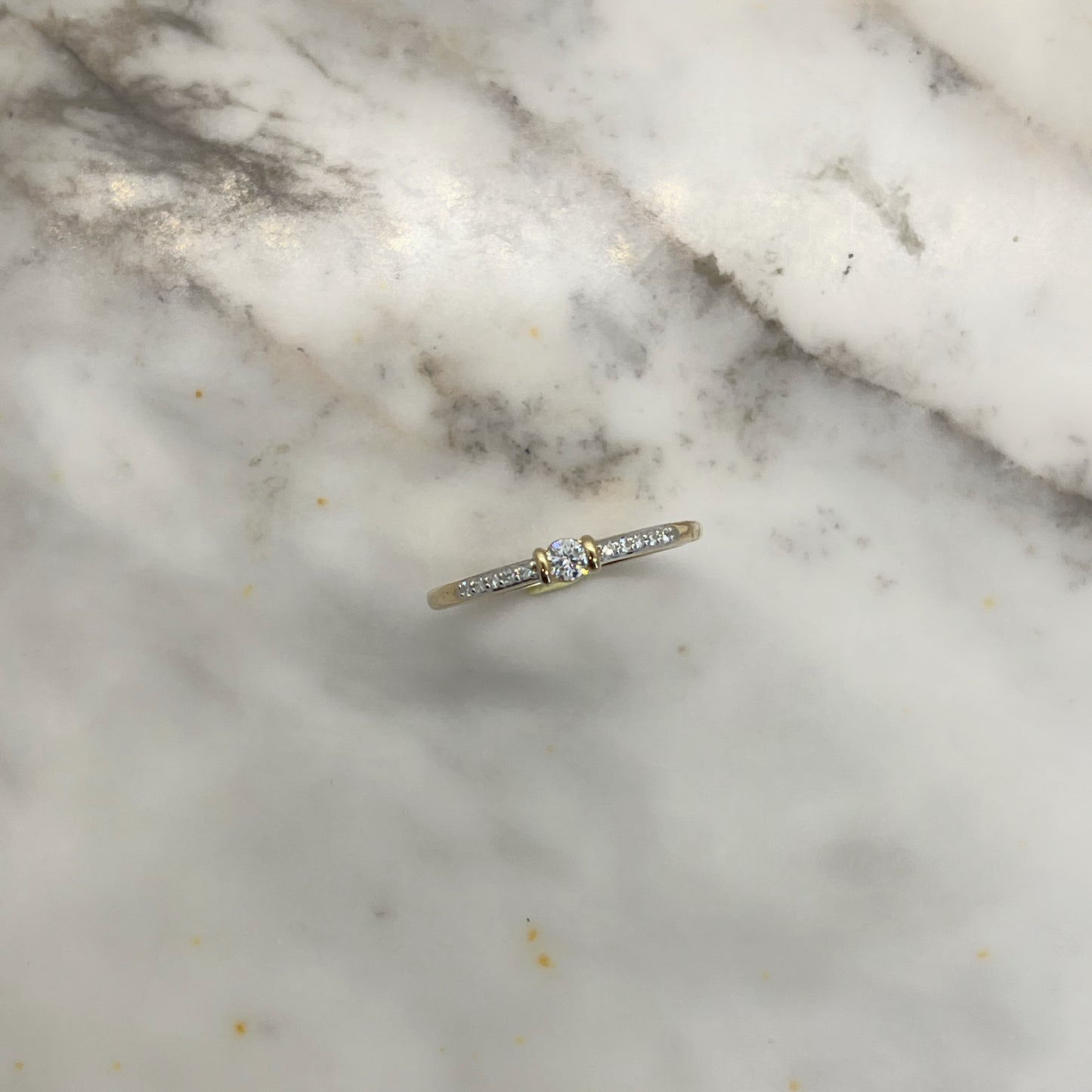 Anillo en oro amarillo 14k con 0.20ctw de diamantes