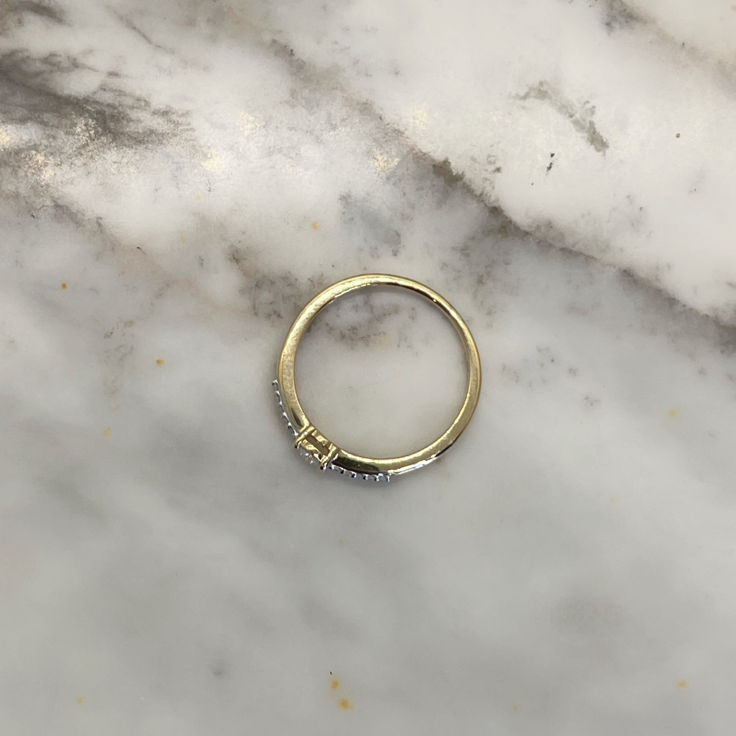 Anillo en oro amarillo 14k con 0.20ctw de diamantes