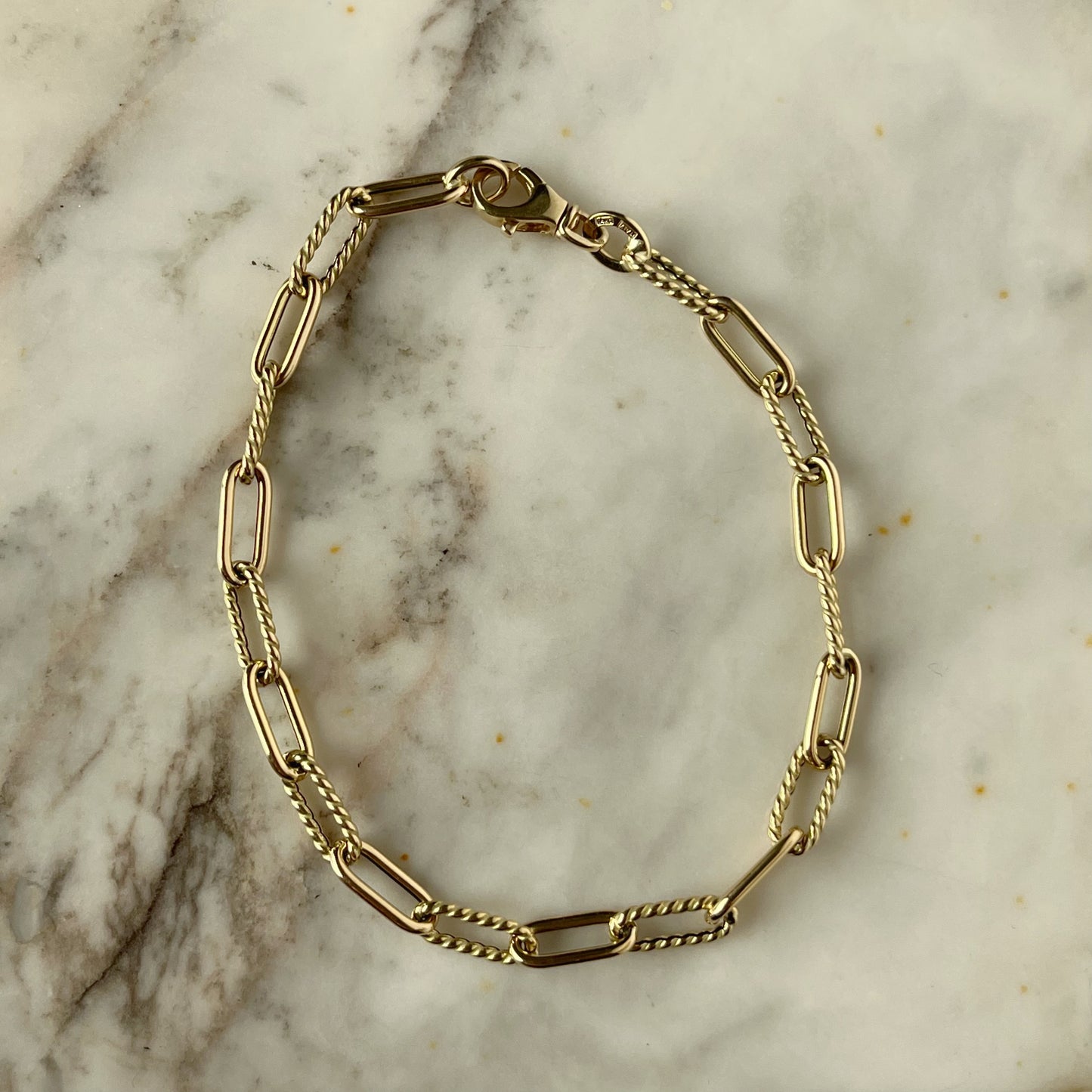 Pulsera de cadena Paper clip con textura en oro amarillo 14K