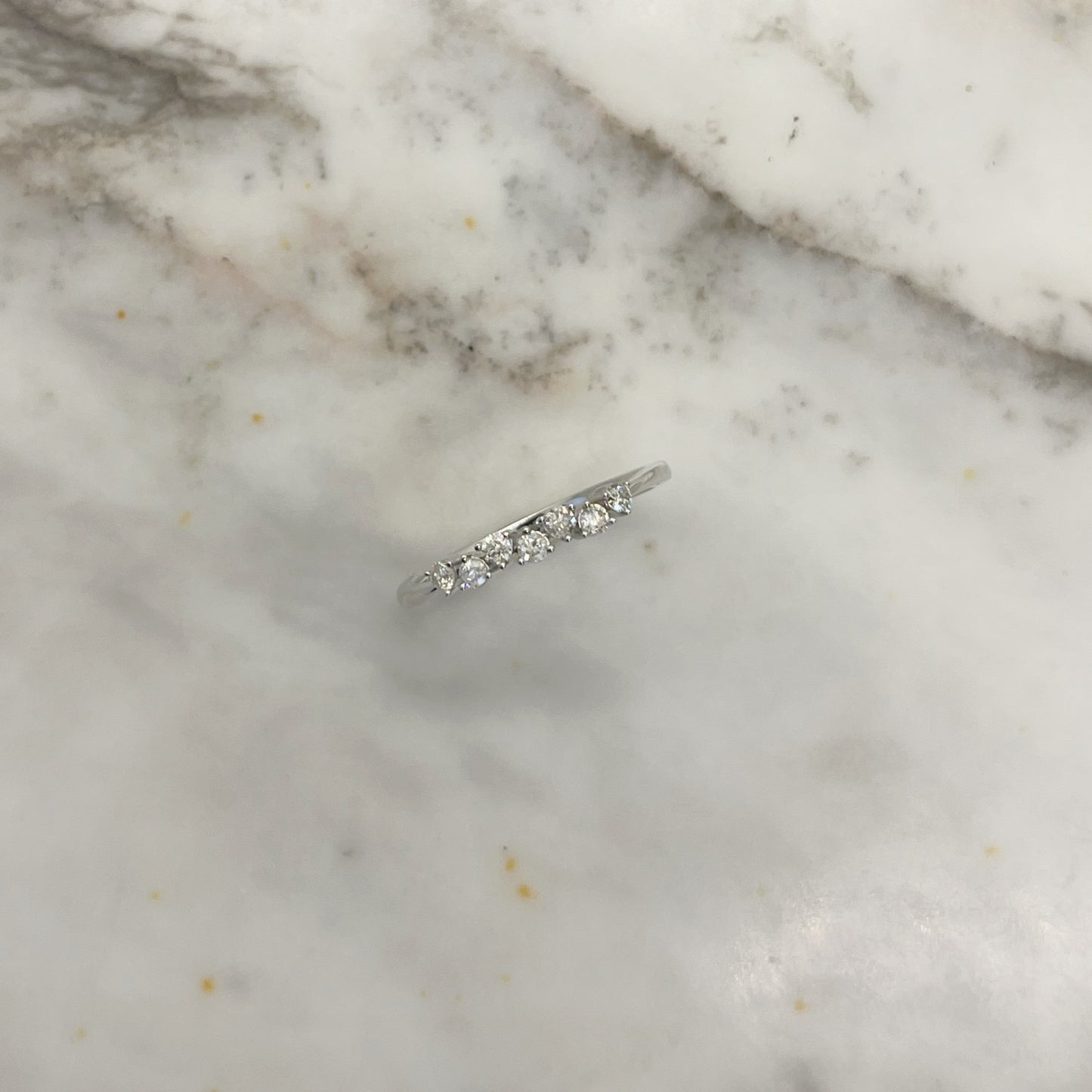 Anillo en oro blanco 10k con diamantes 0.20ctw
