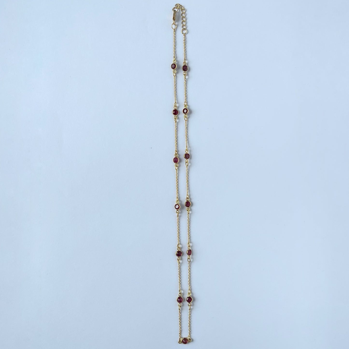 Collar de plata con baño de oro amarillo y estaciones de Rubí 5.20ctw