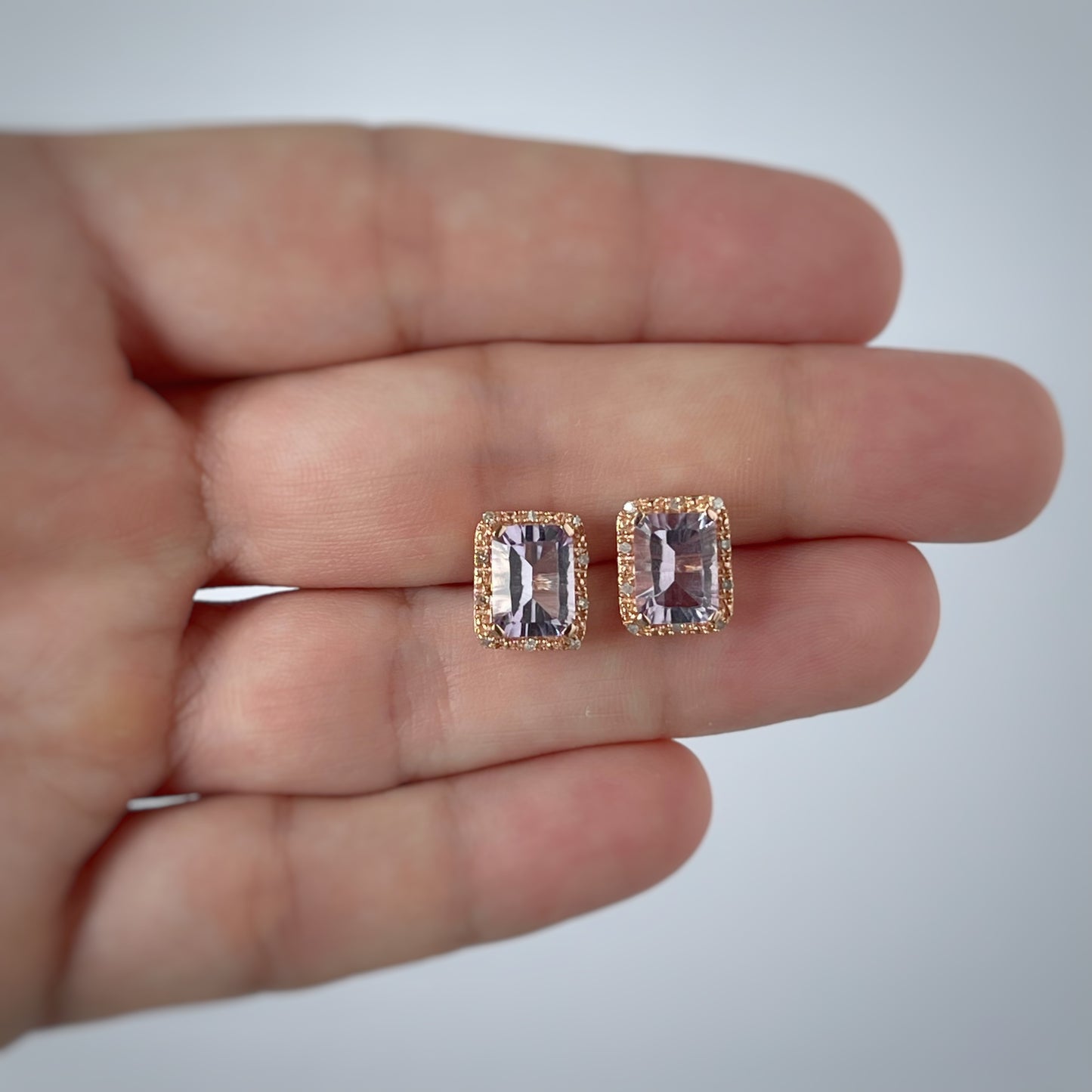 Aretes en oro rosa 10k con amatista rectangular y diamantes 0.07ctw