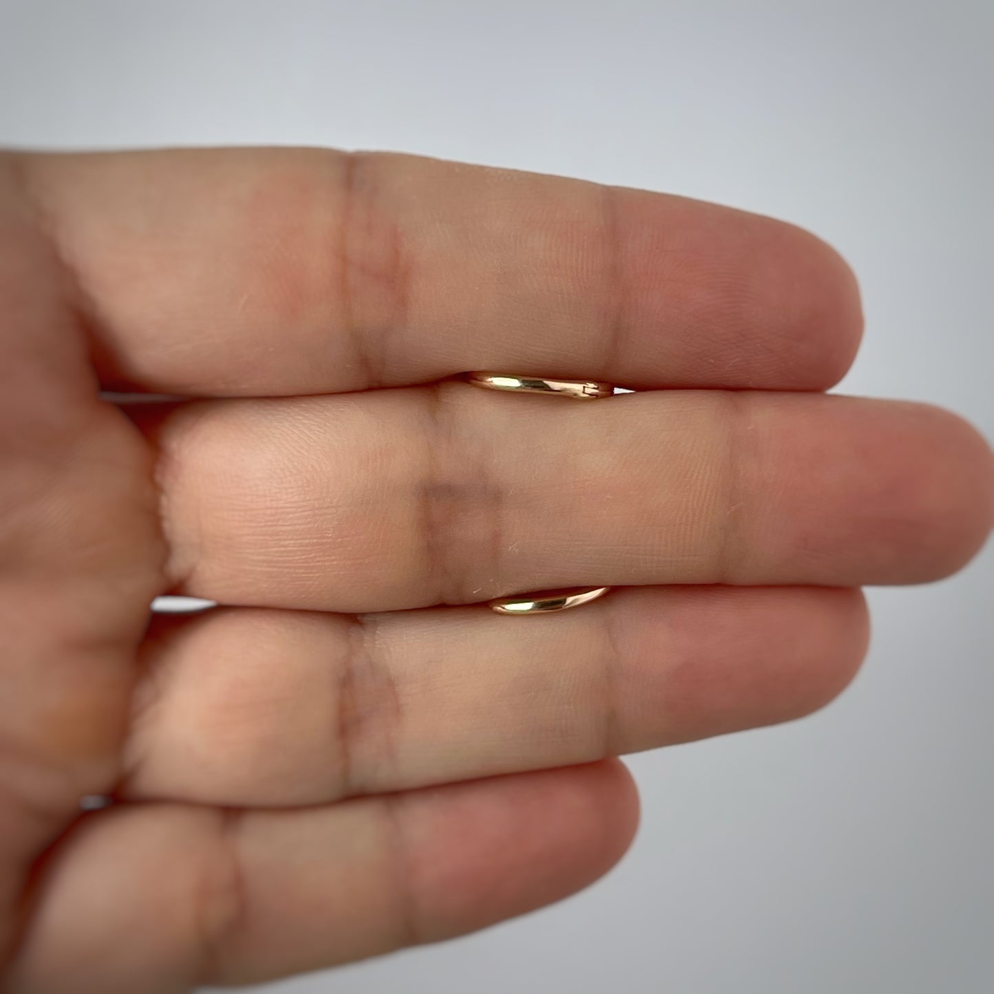 Argollas mini de oro rosa 14k