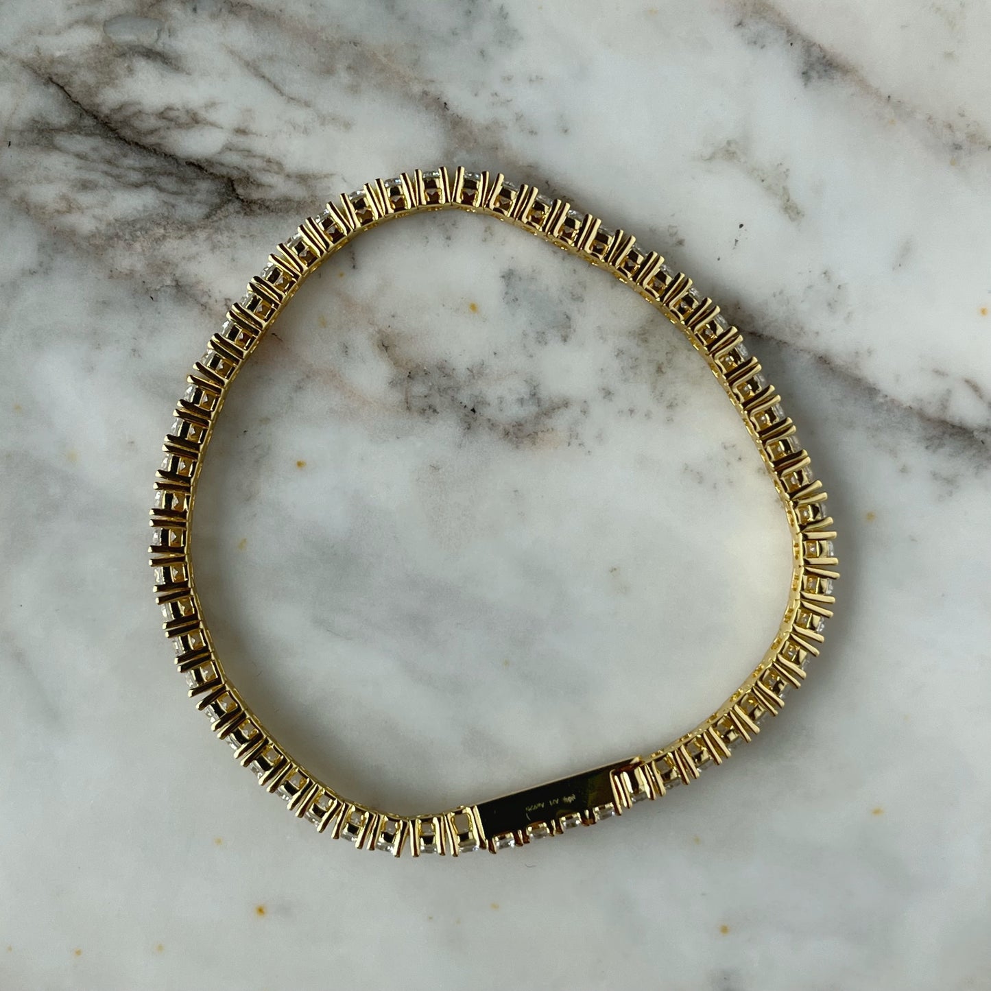 Pulsera tipo tenis en plata con baño de oro de circonitas 3ctw