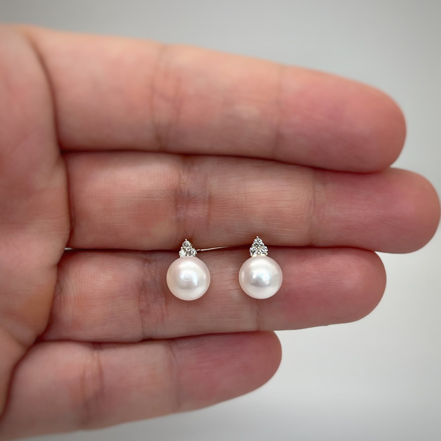 Aretes en oro 10k amarillo con perla y 3 diamantes 0.06ctw
