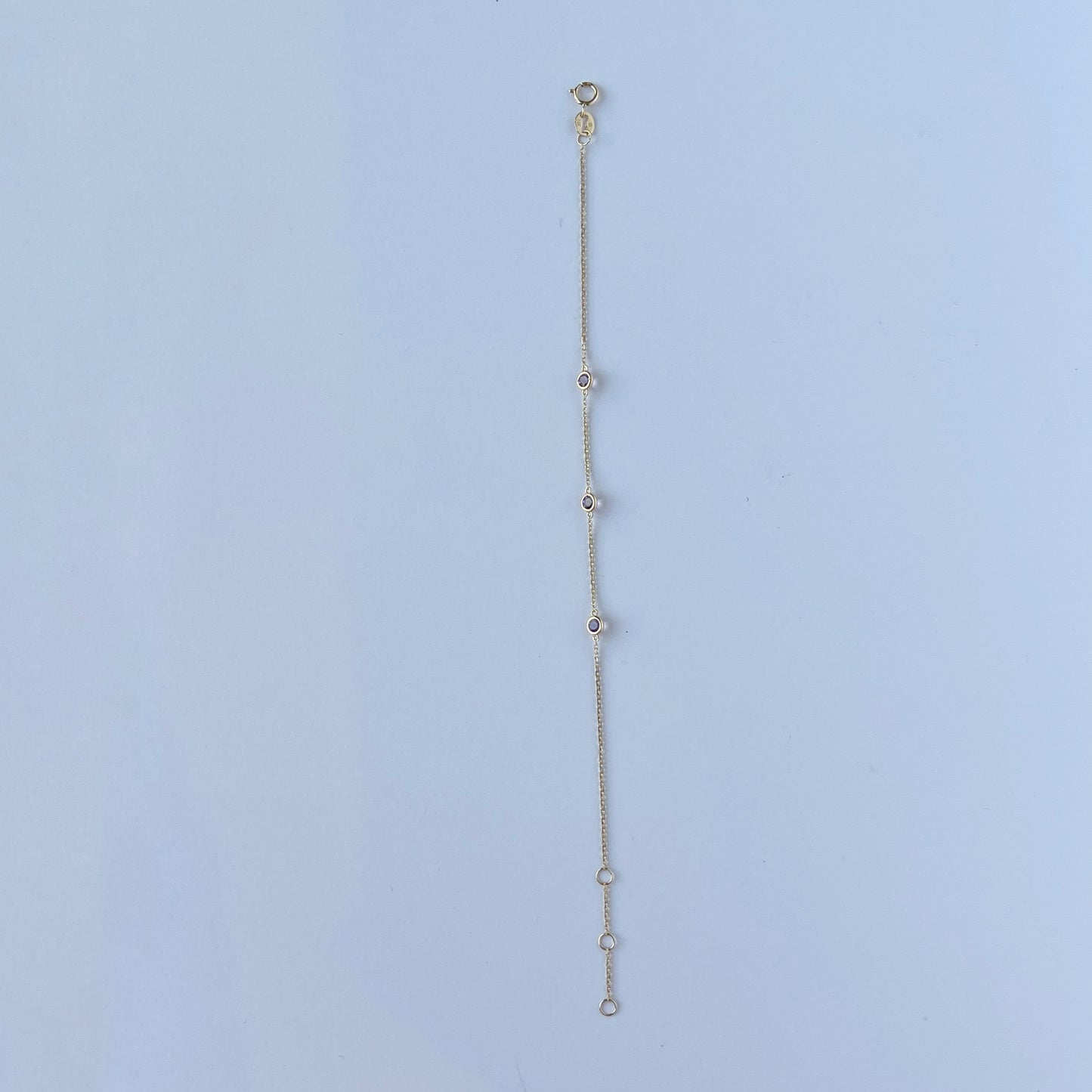 Pulsera en oro amarillo 14k con 3 estaciones de amatistas 0.33ctw