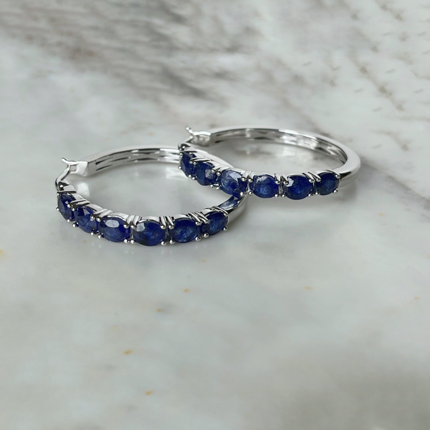Argollas de plata con zafiro