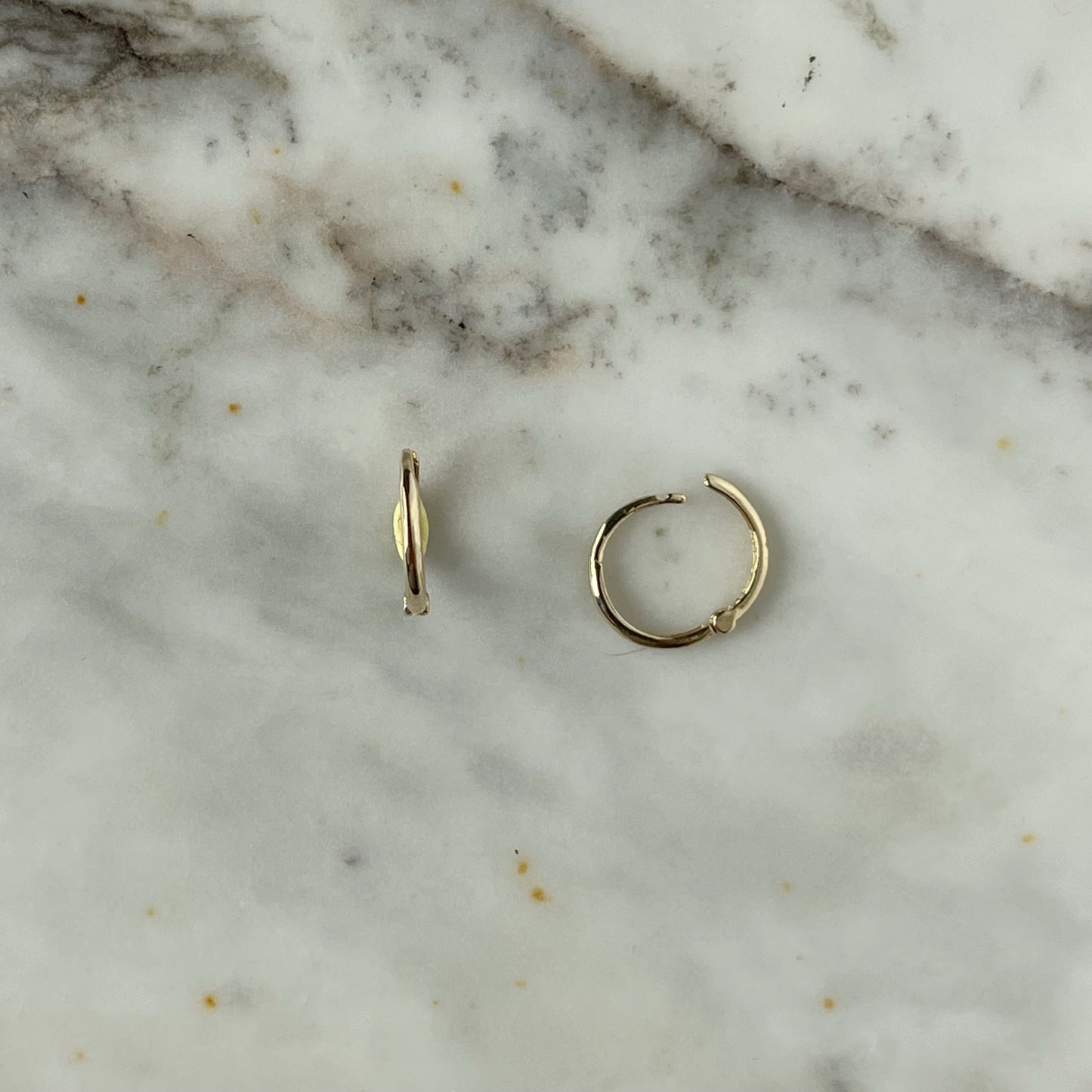 Argollas mini de oro amarillo 14k