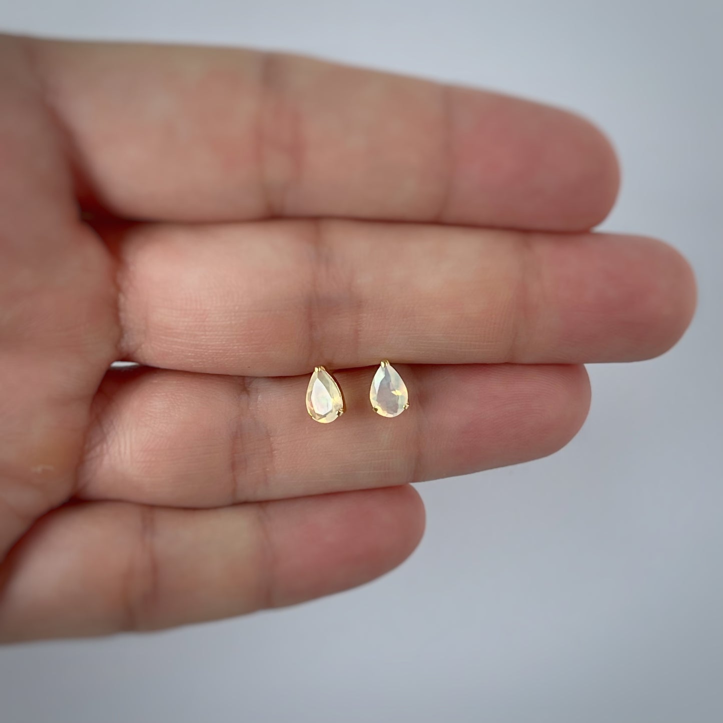 Aretes en oro 18k amarillo con Opalo
